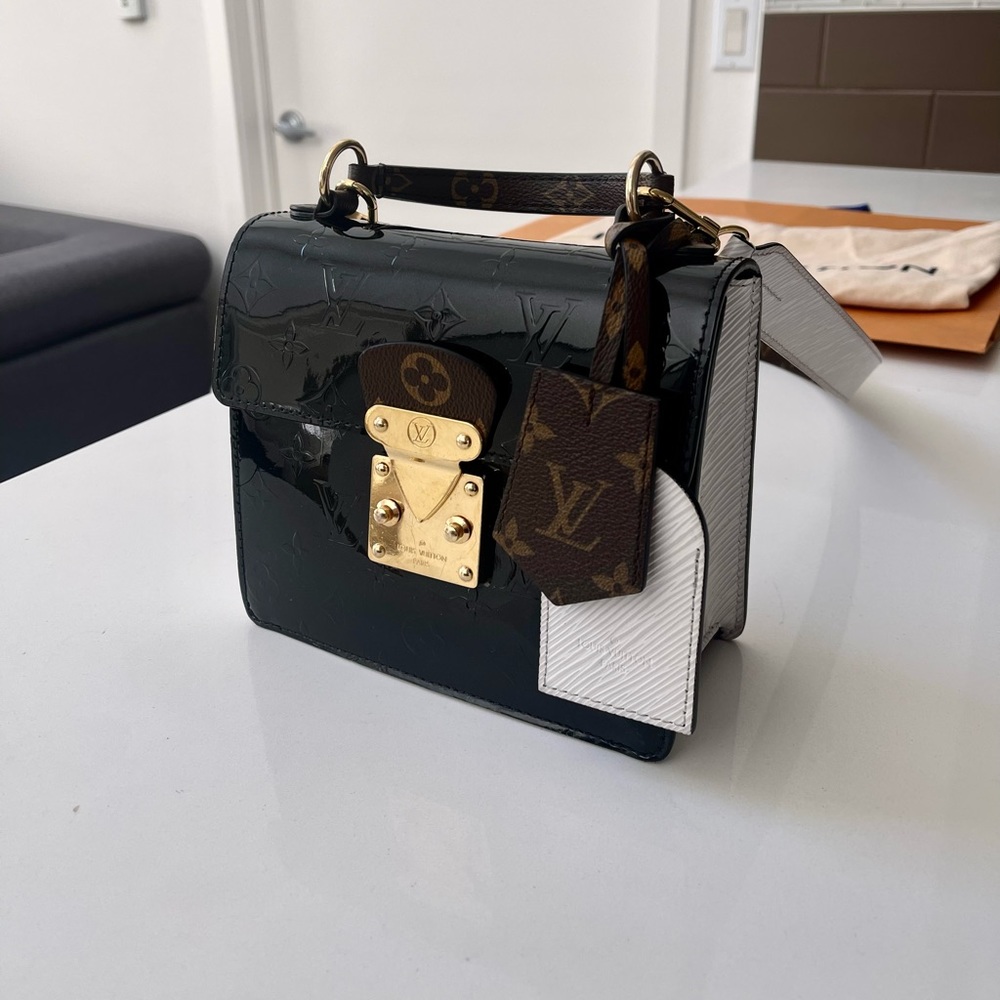 Louis Vuitton Spring Street M90375